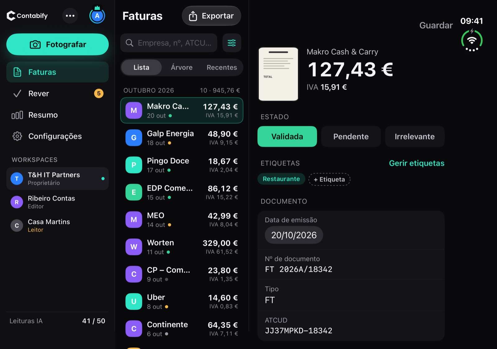 Contabify no iPhone Duo aberto: lista de faturas à esquerda e detalhe da fatura Makro à direita