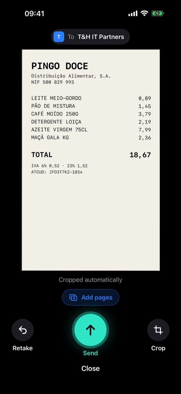 Contabify on iPhone: a Pingo Doce receipt detected and cropped automatically by the camera